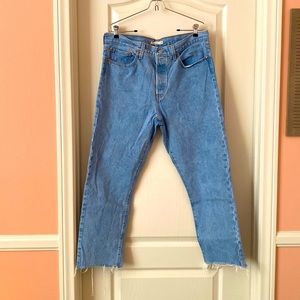 New Levi’s Medium Wash Wedgie Straight Size 33.